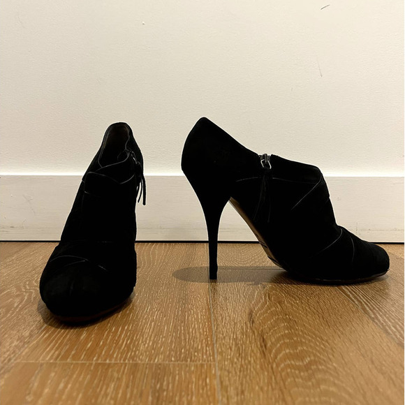 Miu Miu Black Suede Ankle boots with leather trim used - Picture 3 of 15